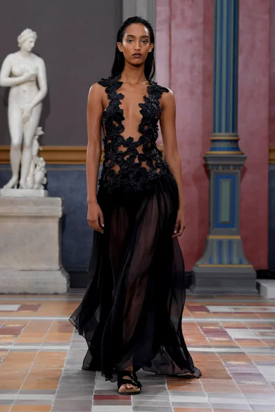 Look 64
